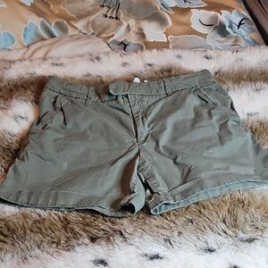 H&M Green Cargo Shorts with Mid-Length Design